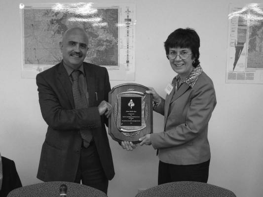 Tinker receives 2011 GCAGS Vice- President s Award from Bonnie Weiss, Chairman of Awards and Presentations Committee Javier Meneses-Rocha receives 2011 GCAGS