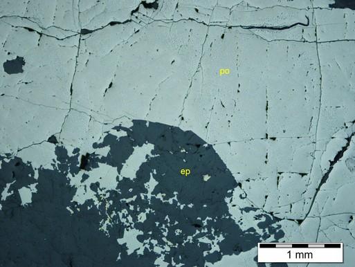 The plagioclase is moderately altered by a very fine-grained dispersion of earthy unresolved material (clay and/or epidote), which impart to the plagioclase the white colour visible on the billet.