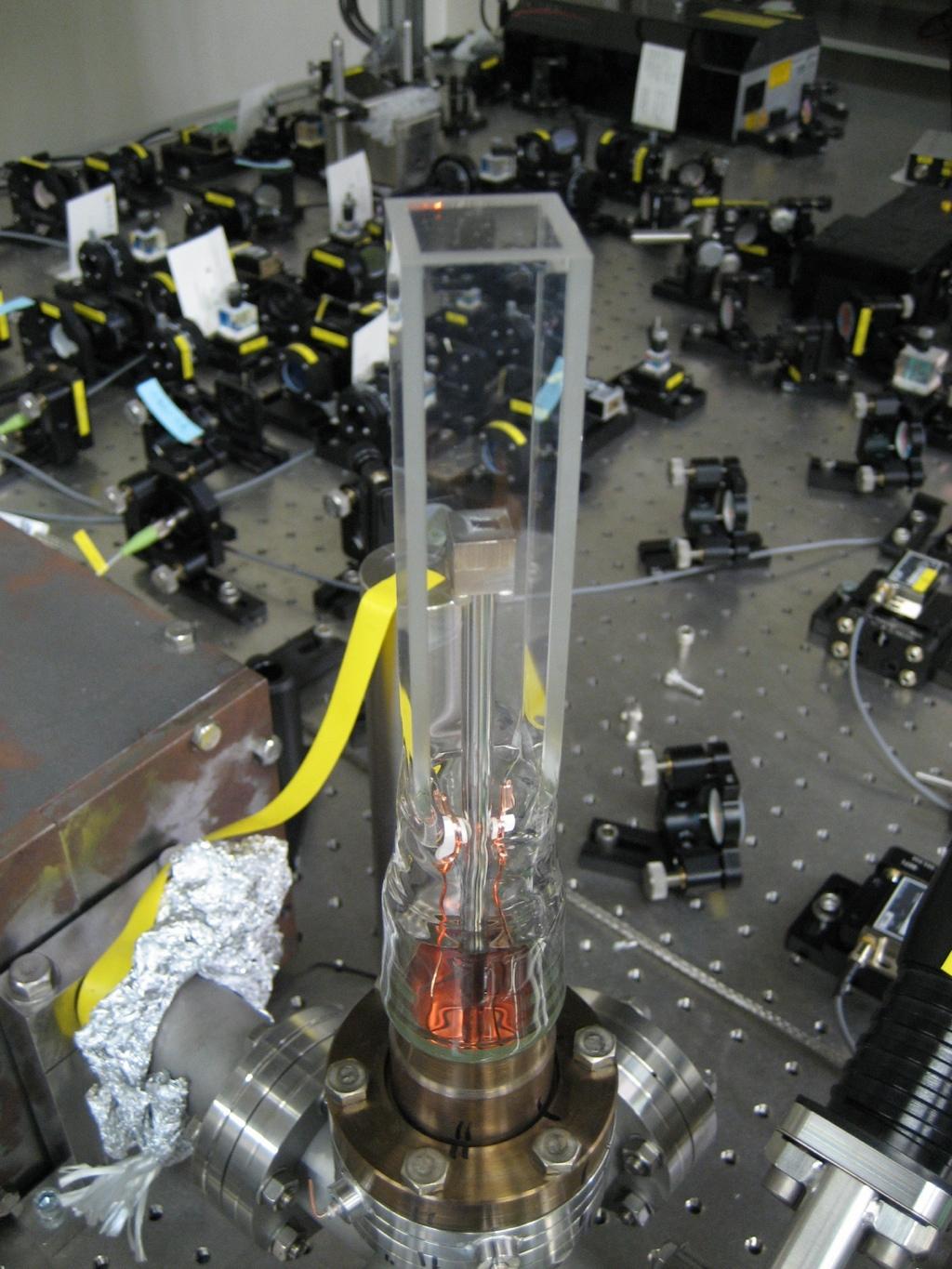 Alkali vapor cells UHV cell for laser cooling Sealed glass