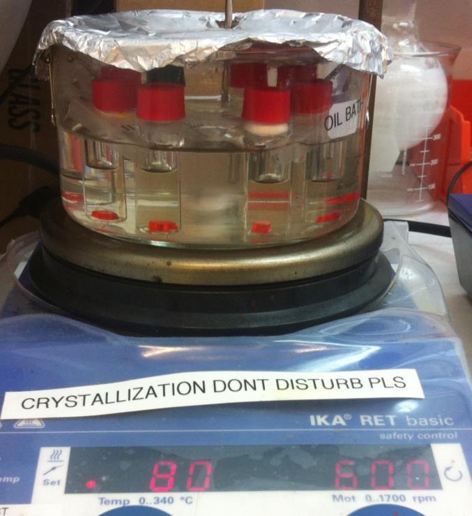 Supplementary Figure 1. Picture of crystallization setup.