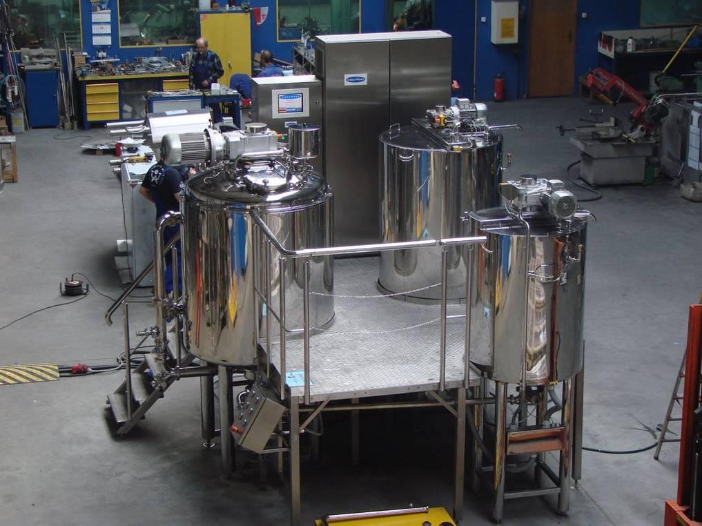It is recommended to equip homogenizing mixer with an auxiliary phase mixer which can be built as mobile