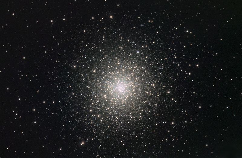 THE SUMMER TRIANGLE M13 Globular Cluster in Hercules Messier 13 (M13) is the closest Globular Cluster that can be seen from the UK.
