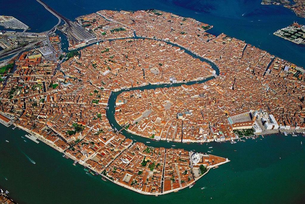 Venice - Best known drowning city caused mainly by