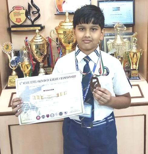 KG secured Fifth Place in 4th Maharashtra State Schools Chess Championship 2017-18 organised by Universal Chess Foundation and conducted by