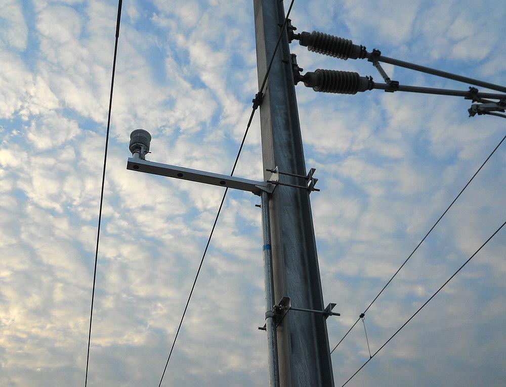 For this purpose, wind measurement stations like the WS500- UMB and WS600-UMB are installed at 5 km intervals along the track. Measurement data are processed in real time.