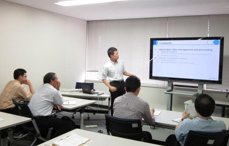 TCC experts then led discussions on a number of relevant issues such as work procedures for the operational climate warning system in Japan and JMA s Ensemble Prediction System (EPS) for seasonal