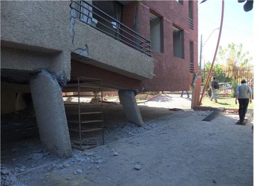ISSMGE Bulletin: Volume 4, Issue 2 Page 27 8. REMARK ON BUILDING DAMAGE Several buildings collapsed in Santiago, Curico and Concepción. Some of them had weak pillars as shown in Photo 28.