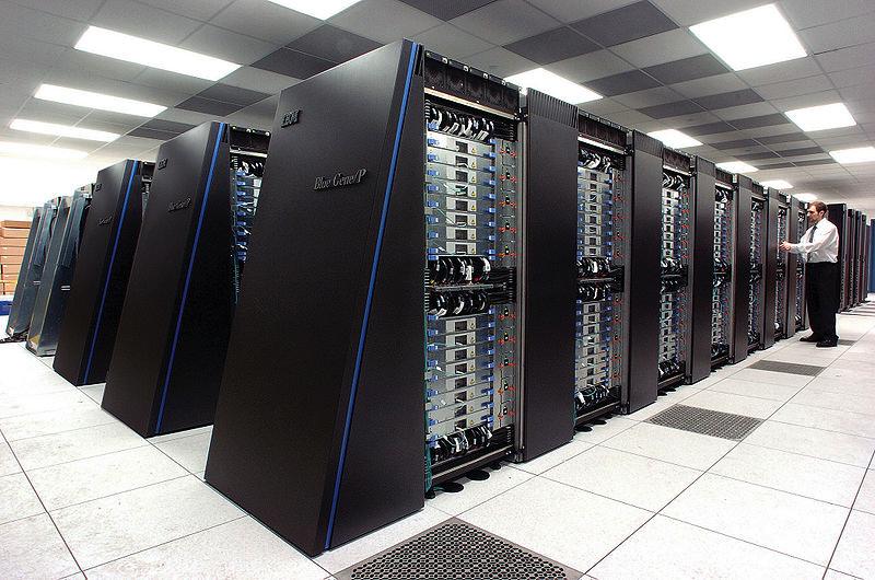 Increased compu/ng power allows for more accurate simula/ons and larger systems. June 2015 - Top 5 Supercomputers System # Cores Speed Tianhe- 2 Nat. Supercomp. Ctr.