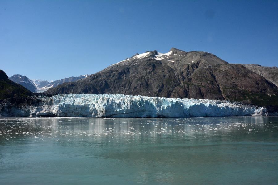 A glacier advancing into the ocean and the calving of small