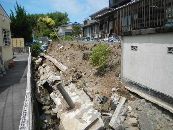 The collapsed sediment moved downstream as debris flow 4.