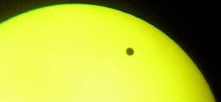 The Sun s Wobble Transits The planet passes in front of the star like Venus in 2004.