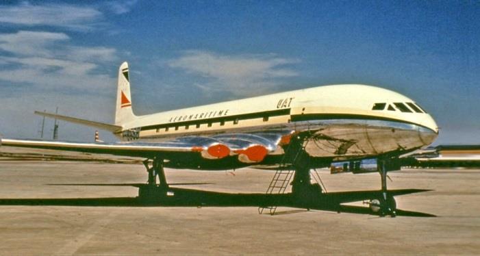 Historical example: stress concentration factors, the de Havilland Comet-1 The comet-1 airliner, was the first series of commercial jetliners, see Figure 2-13.