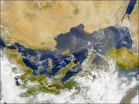 Dust Storms 2/2 Left: Right: A typical (SeaWiFS) Image showing dust from the Sahara