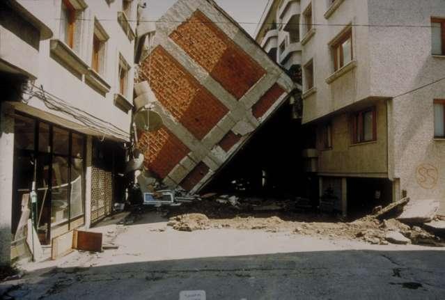 Structural failure #6 Izmit (Kocaeli) earthquake, August 17, 1999