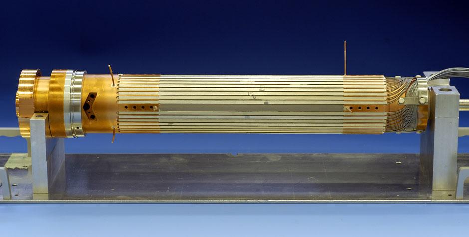 0.5 m Figure 2. 13000 A superconducting part grooves onto which the stacks and the LTS wires are positioned and vacuum soldered. The solder alloy used is Sn-Pb37 eutectic.