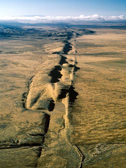 D) CONSERVATIVE BOUNDARIES 7. Example: The San Andreas Fault Zone The San Andreas Fault marks the junction between the North American and Pacific Plates.