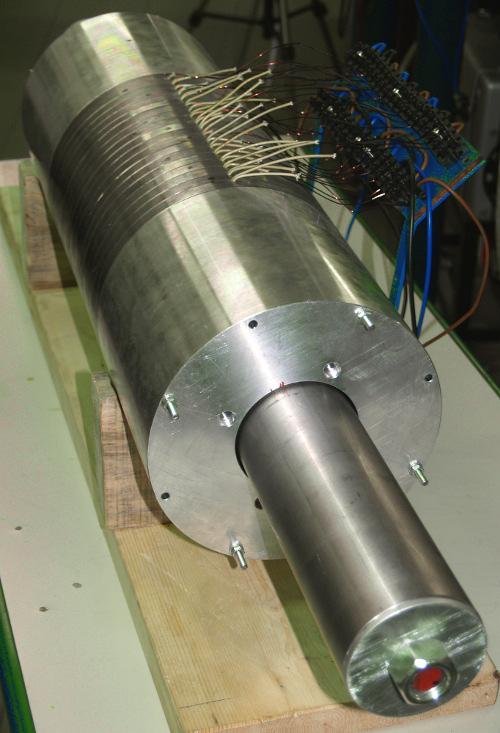 The tests were performed by feeding the motor with a current of 1.3A. In order to measure the thrust as a function of the mover position a load cell was bolted to the shaft.