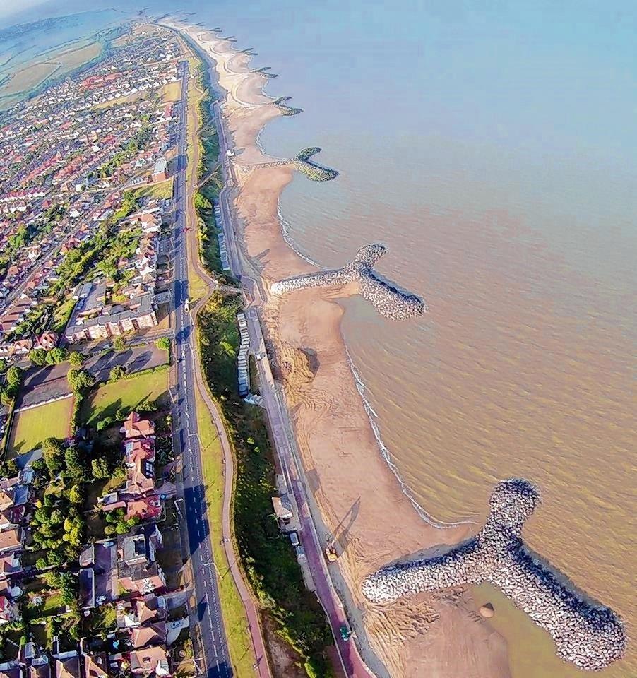 Managing risk: practising (2) Clacton on Sea, Essex 36 million to protect over 3,000 homes over 100 years Partnership funding: 4