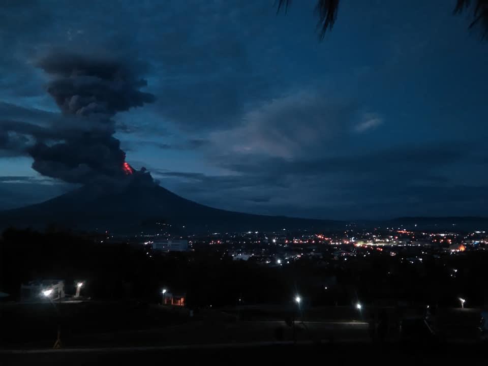 Mayon Volcano Situation Report No. 1 23 January 2018 Figure 1 Mayon eruption, Jan. 23, 2018 at 6pm Situation Overview Jan.