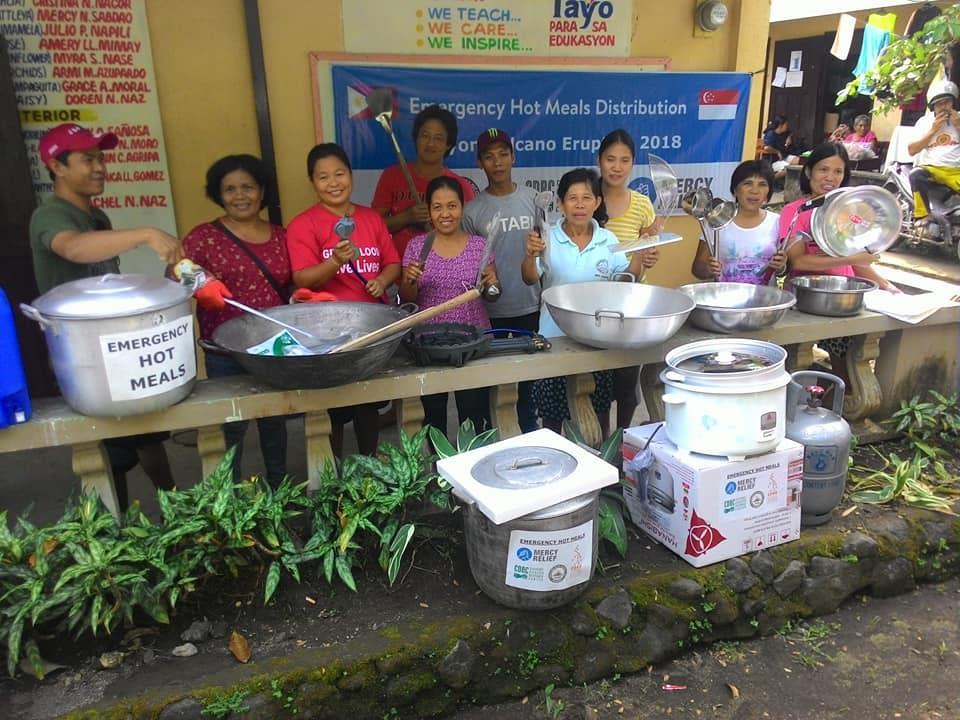at Taladong Elem School will ensure proper installation of the plastic sheet roofing. Hot Meals Delivery. One set of kitchen utensils is stationed at Taladong Elementary School.