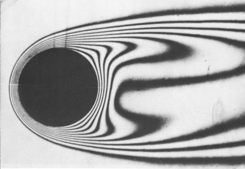Figure 6 Thermal boundary layer on a heated circular cylinder visualized by Mach-Zender interferometry.
