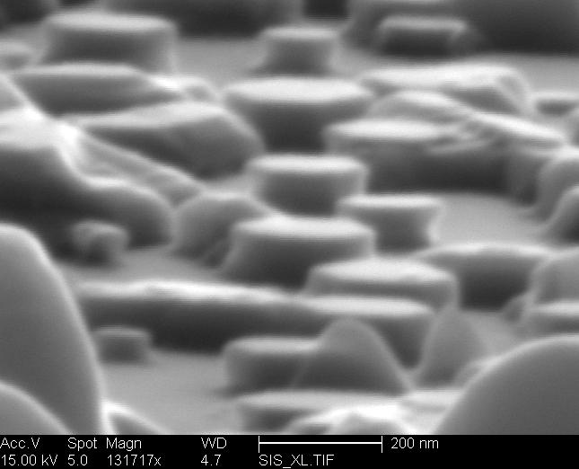 Nitride nanowires on Si(111) 2000 1500