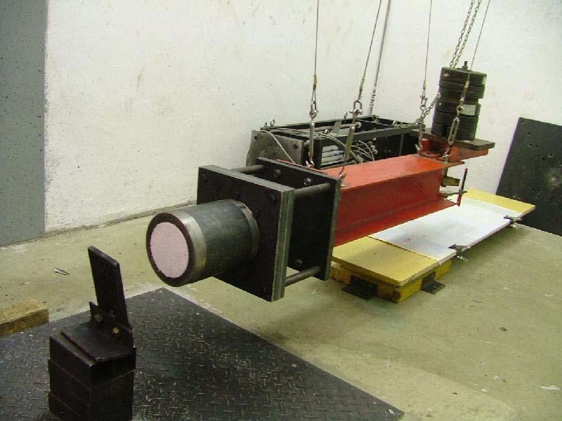 DPSS 2005/158 Page 10 of 20 Figure 2: The ballistic pendulum with the test rig fitted Figure 3: