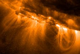 Evolution of the coronal magnetic field Coronal loops observed by TRACE satellite This instability is known as Magnetic Buoyancy.