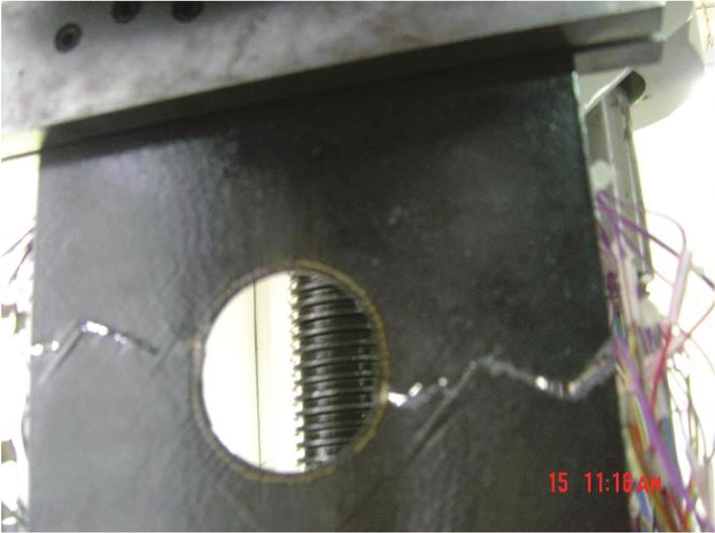 around the hole Figure 2: Location of strain gauges attached on the single-line stitching panel (mm). Figure 3: Eperimental configuration. C B1 B A 45 3.