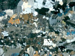 Recrystallized norite is generally barren containing only traces of chalcopyrite, pentlandite and pyrrhotite. 5.1.4 Anorthosite Anorthosites constitute ca. 9 11 % of the Platreef rocks.