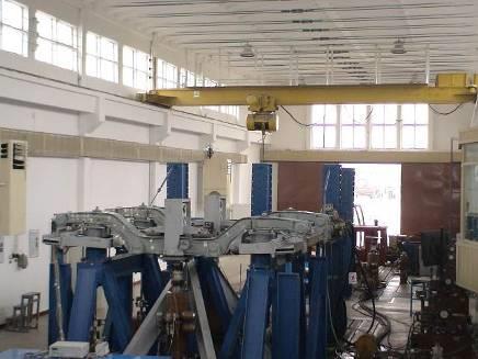 For the application of vertical loads were used two hydraulic cylinders of 50 kn, one for each longeron.