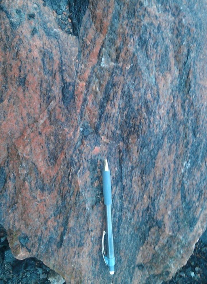 Locally there are layers of augen gneiss which represent originally sheets of porphyritic granite with up to cm-scale K-feldspar phenocrysts.