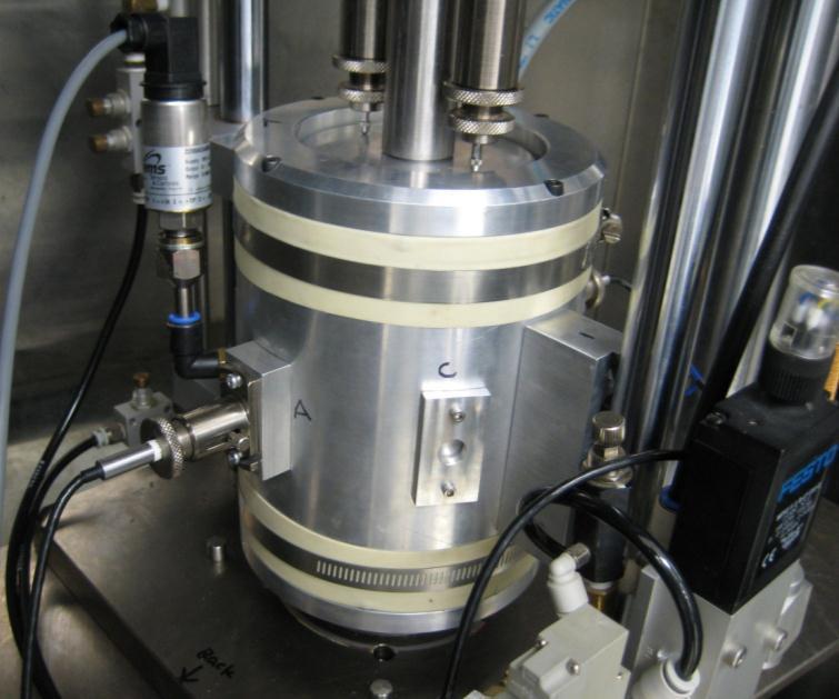 Figure 4. Testing configuration of triaxial test.