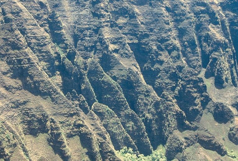 Old Nā Pali lavas exposed