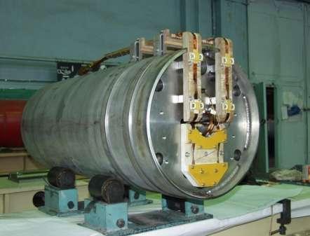 SIS300 superconducting high field fast cycling dipole model Dipole magnet SIS300 UNK Magnetic field, T 6 5.1 Operating current, ka 6.72 5.22 Field ramp rate, T/s 1 0.