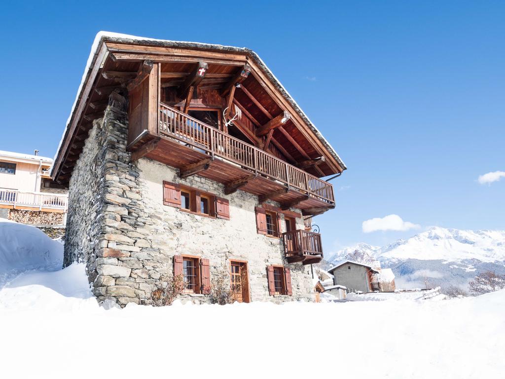 LOCATION + VENUE INFORMATION Chalet Rosière is a boutique ski chalet and retreat centre located at 1440m on the edge of a little French village, next to wild alpine forests.