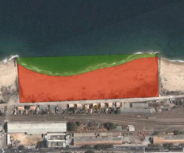 Figure 4. The groyne fill ratio is defined as the plan form area of dry beach relative to the total area between two neighbouring groynes. Left: Groyne compartment 10. Right: Groyne compartment 18.