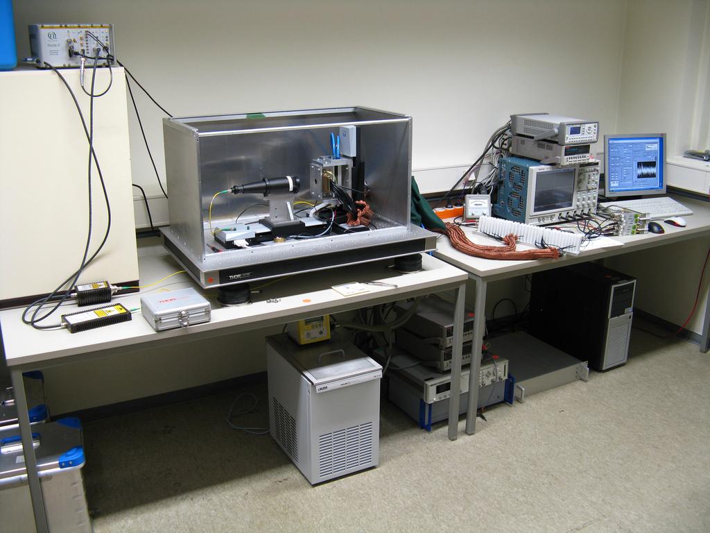 Setup available for measurements Main goals: Determination of the pulse shape of individual pixels with XFEL type irradiation Agreement of experimental reference data with simulations (WIAS-Berlin)