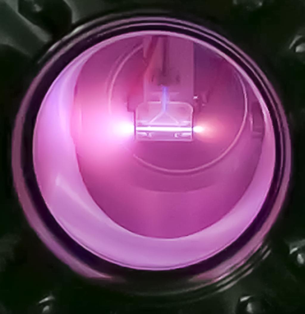 First tests of the discharge circuit for plasma generation from H2-filled capillaries have been performed in laboratory (Fig. 4). Figure 4: Screenshot of the discharge- driven plasma.