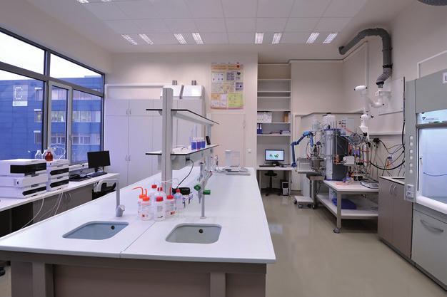 The laboratory at CE PoliMaT The laboratory at CE PoliMaT represents a meeting point of industrial-technological experience, R&D knowledge, and high-level equipment.