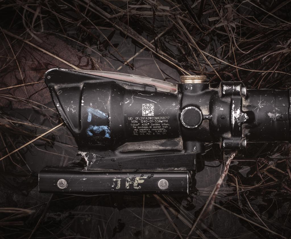 available light. RUGGED ALUMINUM-ALLOY HOUSING Forged 7075-T6 aircraft-aluminum-alloy housing provides for a nearly indestructible sighting system.