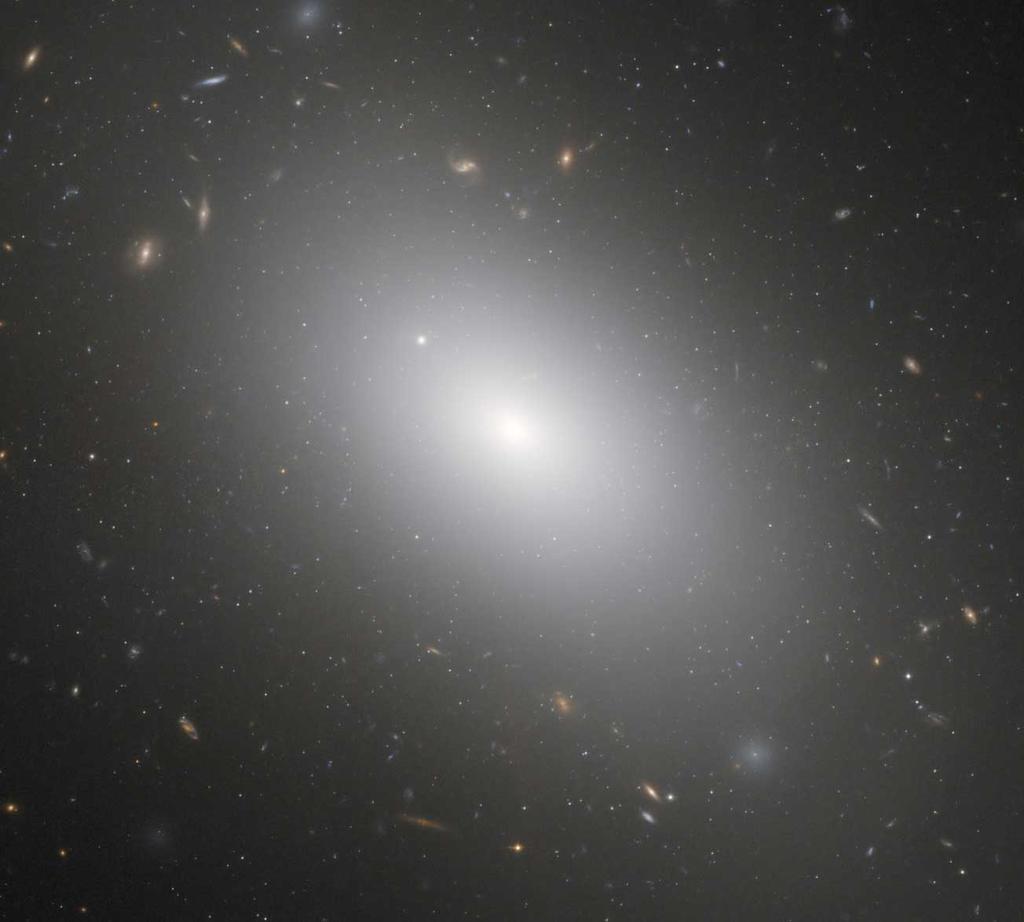 what stars produce most of the light in galaxies?