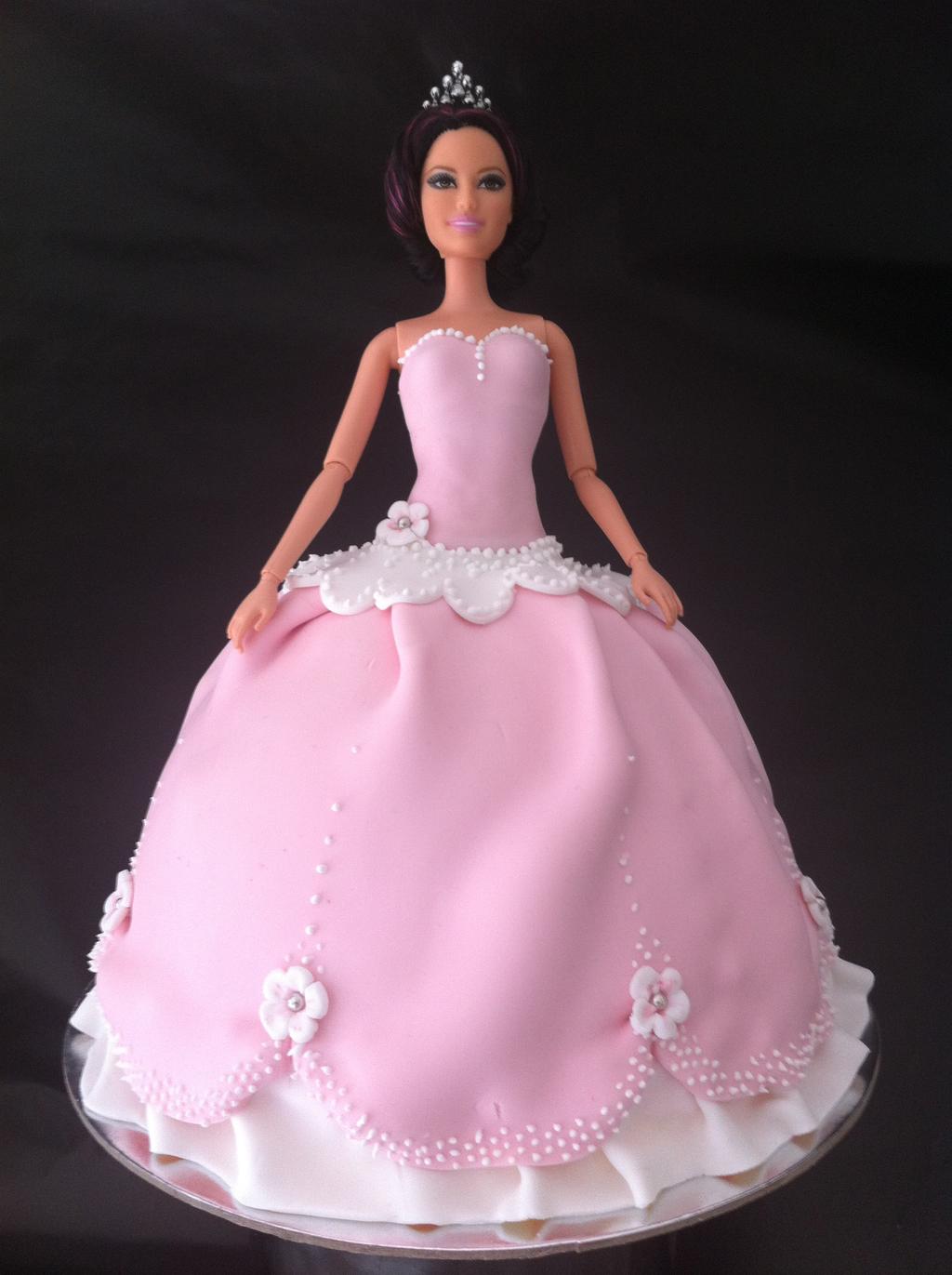 5.1: Making a princess cake (bake) In this task you will take a deeper look into how to make a