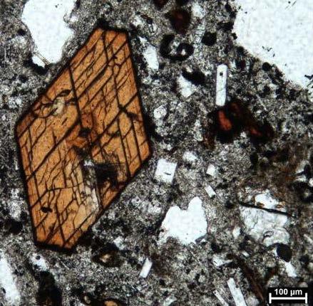 Cleavage Prismatic cleavages (amphiboles and pyroxene ) You have to be looking down the prism to see 2 crossing