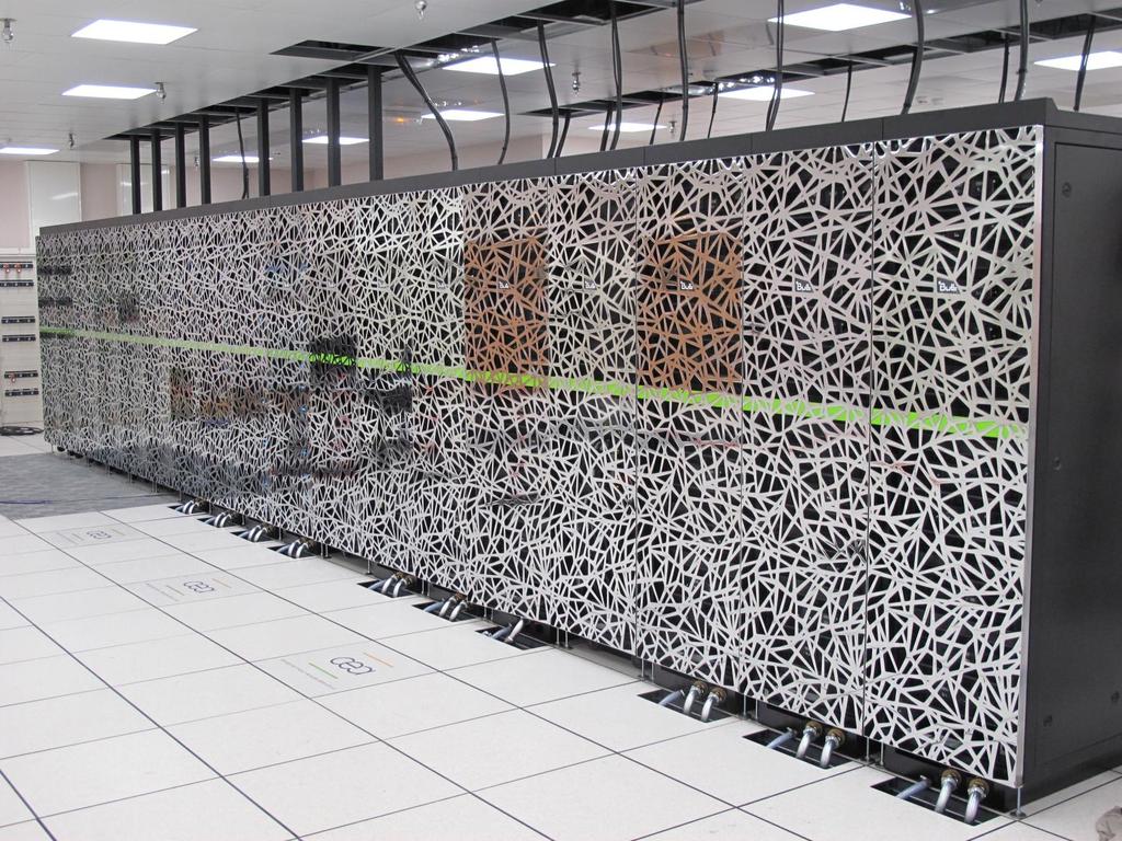 High Performance Computing More than 5000 computation nodes 5