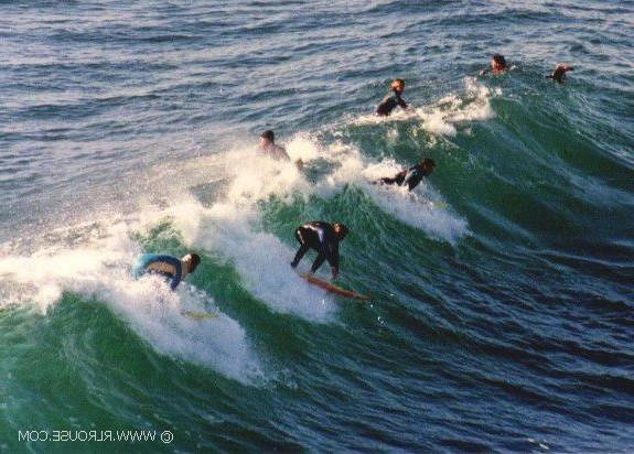 Kinetic effects: wave-particle interaction f ω / k Surfers with velocity too different from the phase velocity of the wave will not ride the wave Surfers with velocity just below the phase velocity