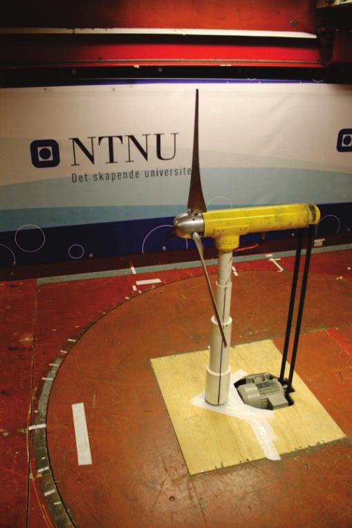 4 Experimental setup (2/2) Wind turbine model Diameter: 0.9 m Hub height: 0.8 m Re tip: ~100000 at λ R =6. Peak efficiency ~45% at λ R =6. Operated at a constant rpm using a frequency converter.