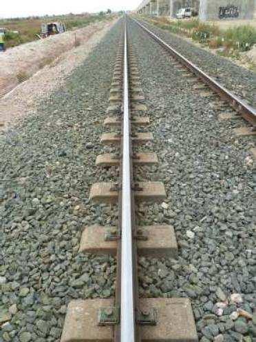 Track free field transfer functions Track characteristics RN 45 rails: EI r = 3. 1 6 Nm 2 and ρa r = 44.8 kg/m. Bi-block reinforced concrete sleepers: m sl = 2 kg and spacing d =.6 m.