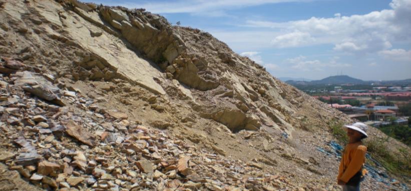 Slope Geology Geology of the site is essentially consisting of metamorphosed sedimentary rocks, which can be classified as interbedded metaquartzite, phyllite with minor intercalation of slate