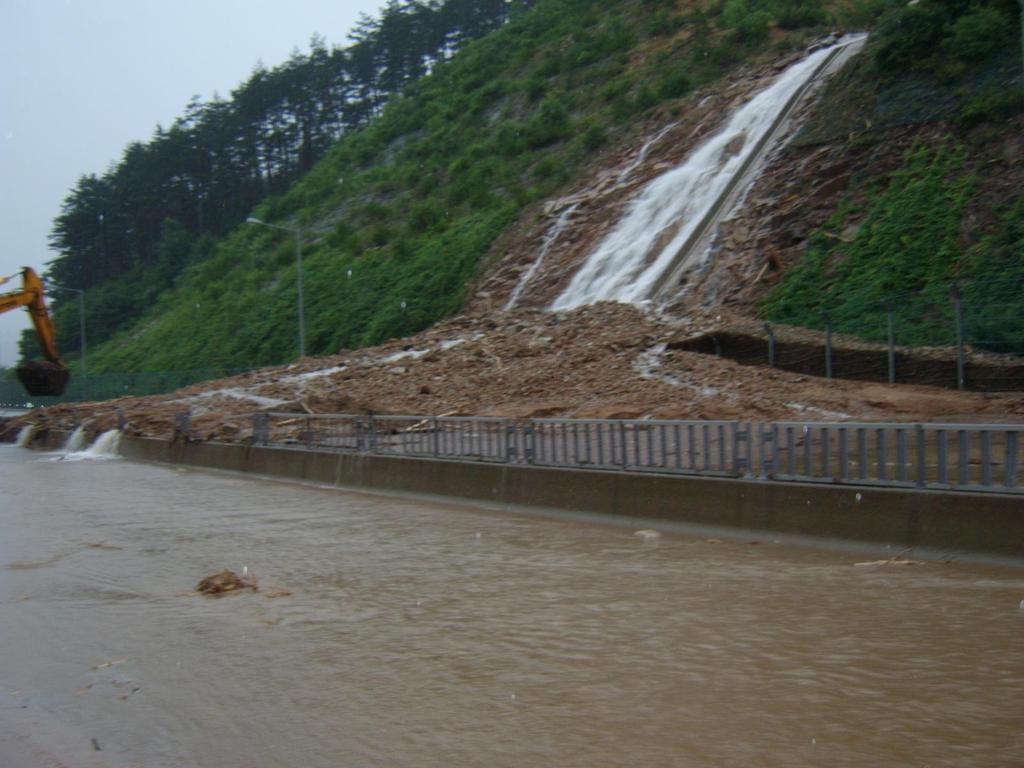 Landslides on the highway ('06) Korea-Italy Symposium